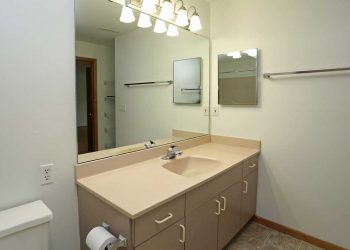 Riverwalk-in-Waukesha-Interior-Bathroom-2